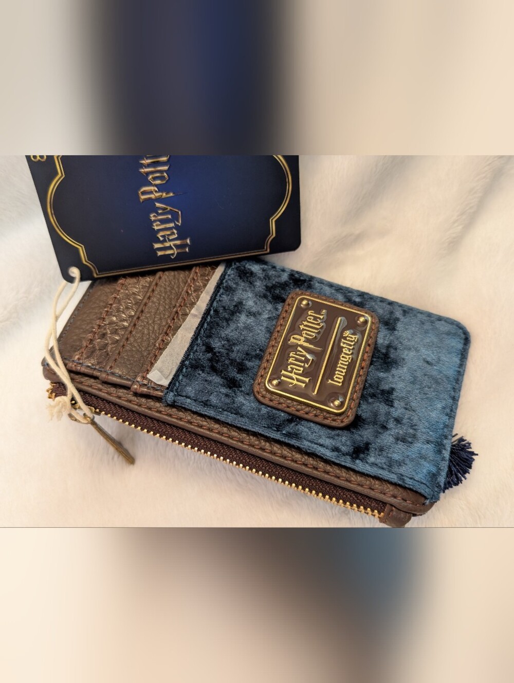 loungefly Harry Potter Ravenclaw Banner Velvet Card Holder wallet - Picture 4 of 4